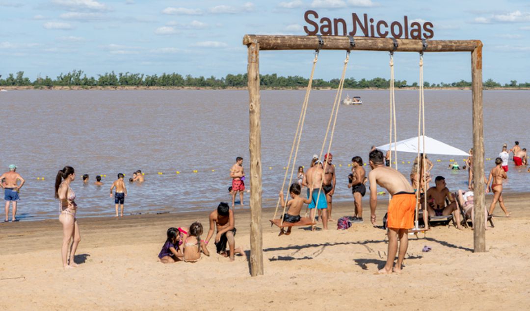 San Nicolás vive momentos de expectativa tras conocerse que es casi un hecho la reapertura del sector de playas sobre la costa del río Paraná para la próxima temporada de verano. Aunque aún no realizado un anuncio oficial, trascendió que el espacio volvería a habilitarse con ciertas restricciones, devolviendo a la ciudad un atractivo que supo conquistar a miles de vecinos y turistas.