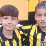 El Club Atlético River Plate puso la mirada en dos jóvenes promesas del fútbol nicoleño. Se trata de Román Alegre y Lemuel Escobar, quienes fueron convocados por segunda vez para una preselección en la que podrían fichar para las divisiones inferiores del club millonario.