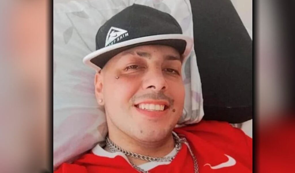 En las últimas horas se conoció la triste noticia del fallecimiento de Amaro Mora, el joven nicoleño que había conmovido a toda la ciudad tras ser apuñalado por la espalda. A pesar de los esfuerzos médicos y del apoyo constante de vecinos, familiares y amigos, Amaro no logró recuperarse de las graves heridas.