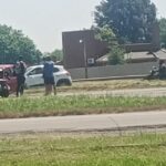 Un fuerte accidente de tránsito se registró este mediodía en la intersección de la Ruta 188 y el acceso a la Ruta 9, donde un Fiat 147 impactó contra el lateral izquierdo de una camioneta Toyota Hilux. El siniestro ocurrió apenas pasado el mediodía y dejó como saldo un hombre herido y importantes daños materiales.