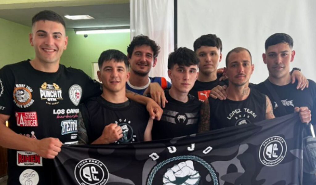 El equipo de competencia del Dojo Primitivo, a cargo del maestro Martín Núñez, participó el sábado 11 de octubre en el evento “Wolves Fight”, desarrollado en la ciudad santafesina de Casilda, donde se presentaron peleadores de San Nicolás y Ramallo.