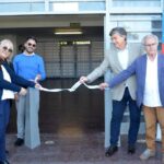 La Escuela Primaria N°38 de San Nicolás luce completamente renovada gracias al trabajo conjunto entre Ternium y la comunidad, en el marco de la 24° edición del programa Voluntarios en Acción. El establecimiento, ubicado en Pellegrini y Morteo, fue oficialmente inaugurado este lunes por la mañana, tras un fin de semana de intenso trabajo solidario.