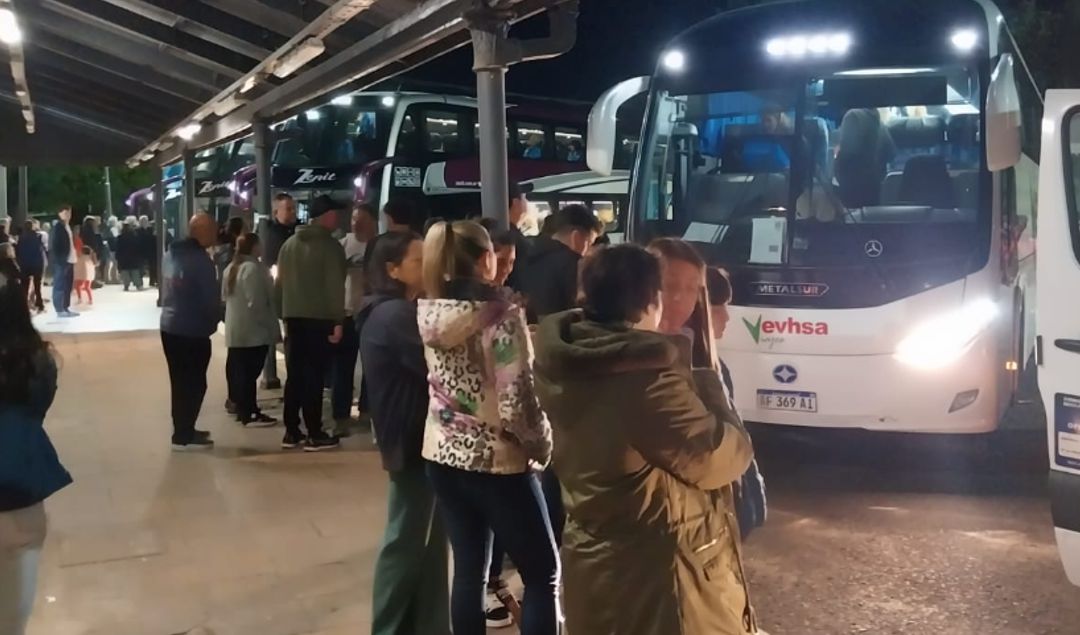 La delegación de San Nicolás emprendió su viaje rumbo a Mar del Plata para participar de una nueva edición de los Juegos Bonaerenses 2025, uno de los eventos deportivos y culturales más importantes de la provincia de Buenos Aires.