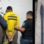 Efectivos policiales del destacamento de La Emilia lograron detener a dos sujetos acusados de amenazar y agredir a un vecino con un arma de fuego y un arma blanca. El hecho, caratulado como “Abuso de arma y lesiones leves”, ocurrió días atrás y tuvo como víctima a un masculino, quien ingresó al hospital local con diversas heridas.