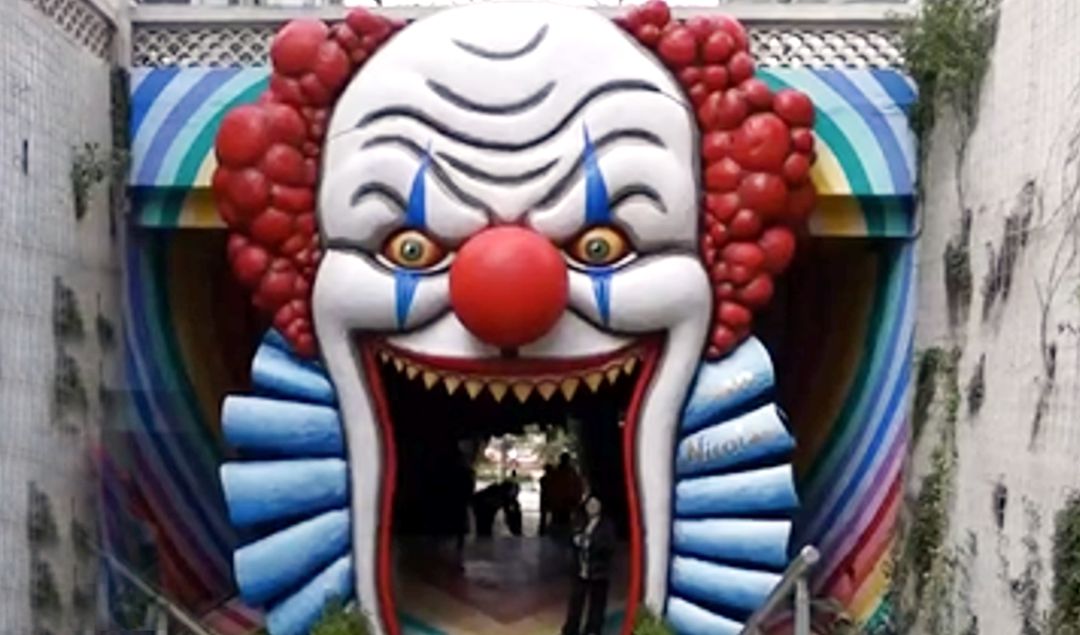 San Nicolás amaneció completamente decorada para recibir una de las celebraciones más esperadas del año: Halloween. Calaveras, payasos macabros y tenebrosas figuras pueden verse en distintos puntos del centro de la ciudad, generando un ambiente misterioso y festivo que anticipa el gran evento.