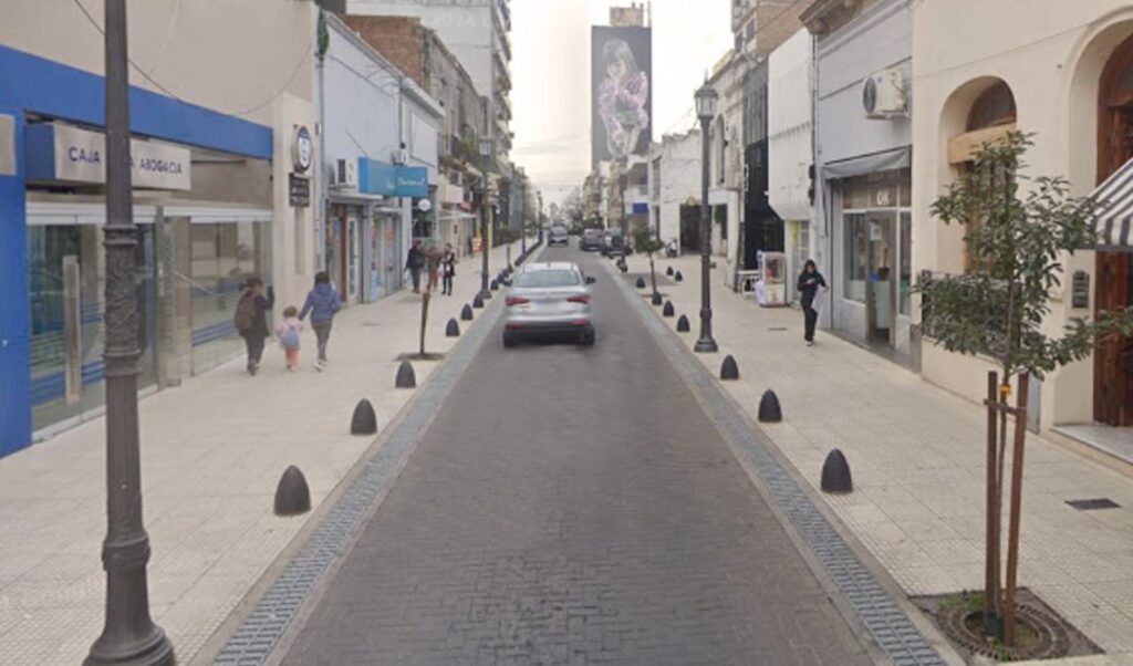 La Municipalidad de San Nicolás anunció el inicio de una nueva etapa de trabajos en el centro de la ciudad, que dará continuidad al plan de transformación urbana que ya se llevó a cabo en calles como De la Nación y Mitre. Estas obras buscan consolidar un microcentro más moderno, accesible y pensado para el disfrute de los peatones.