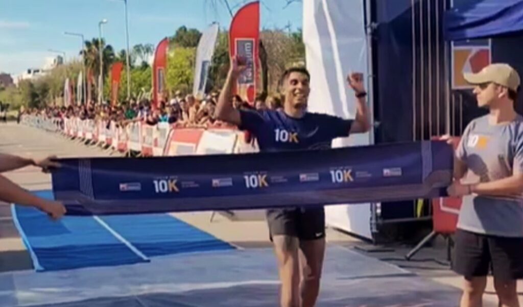 El atleta rosarino Cristian Meneguzzi se consagró como ganador indiscutido de los 10K de Ternium, una de las competencias más esperadas de la región. Con un tiempo de 32 minutos y 50 segundos, Meneguzzi completó el recorrido demostrando un gran nivel y dominio durante toda la carrera.