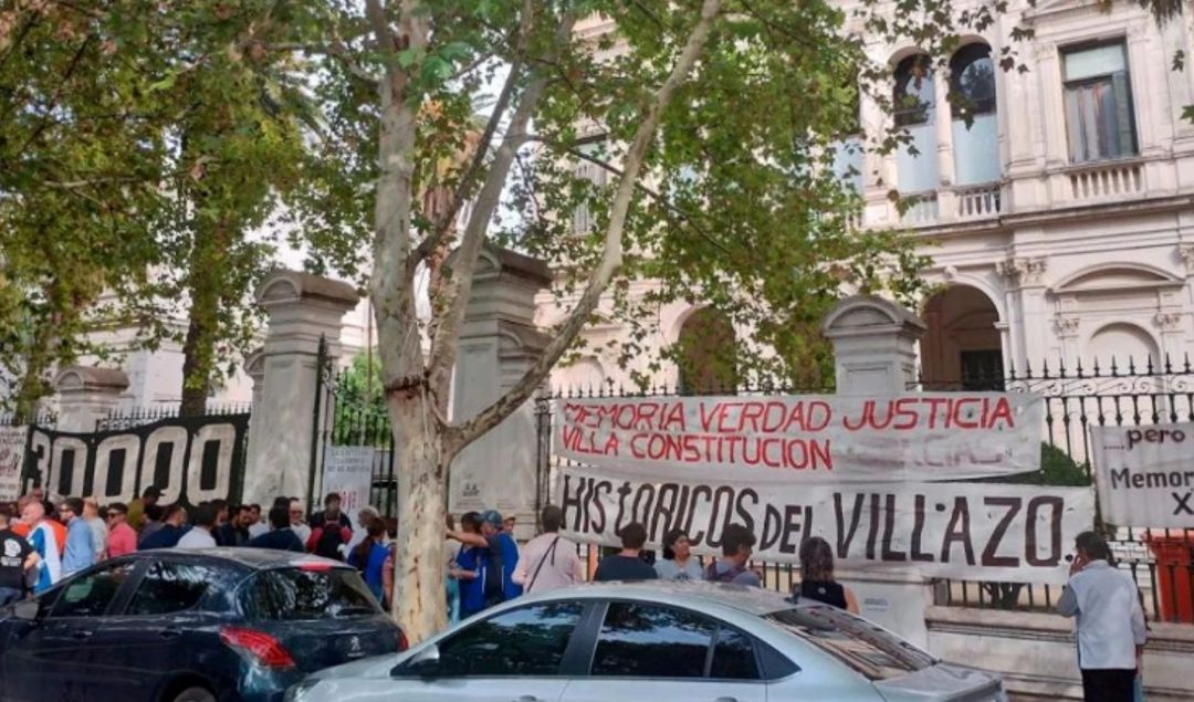 En el tramo final del extenso juicio por la causa “El Villazo”, el abogado defensor Dr. Hernán Kovacevich, representante de los policías federales Juan Carlos Romero, Carlos Brest, Vicente Valdez y Bernardino Sambrana, sostuvo en su alegato que “se hizo justicia” al demostrarse la inexistencia de pruebas directas que los vincularan con los hechos investigados.