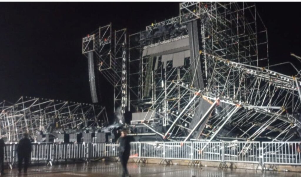 Un violento temporal azotó la región durante la noche y provocó daños devastadores en el autódromo de San Nicolás, donde debía desarrollarse la Fiesta de Disfraces 2025. El fenómeno climático obligó a suspender el evento y dejó como saldo el escenario principal completamente destruido.