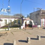 Un adolescente de 14 años resultó con lesiones leves luego de ser atropellado por un automóvil cuyo conductor se dio a la fuga en La Emilia. El hecho ocurrió el pasado 12 de noviembre, alrededor de las 14:30 horas, frente a la Escuela de Educación Técnica N°5, ubicada en Hermenegildo Córdova 255.