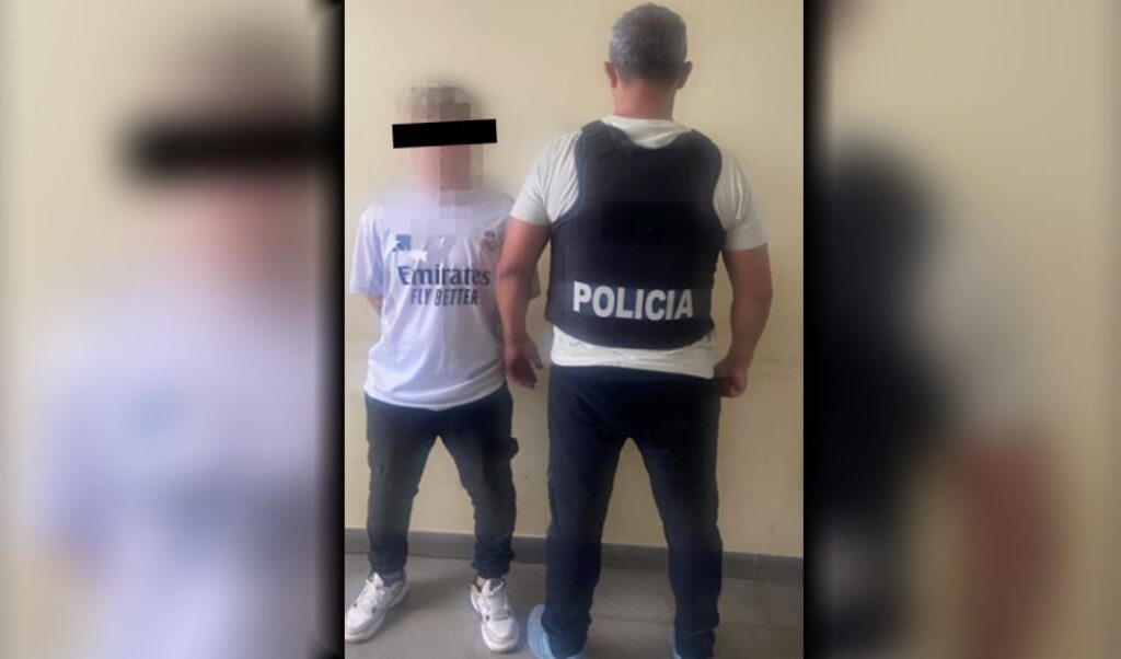 El joven de 22 años acusado de asesinar a Javier Martínez fue aprehendido en la intersección de Ferreyra y Beltrán, en la localidad de La Emilia, tras un operativo certero llevado adelante por las fuerzas policiales. El detenido enfrentará cargos por homicidio, luego de ejecutar a Martínez de un disparo en el rostro en plena vía pública.
