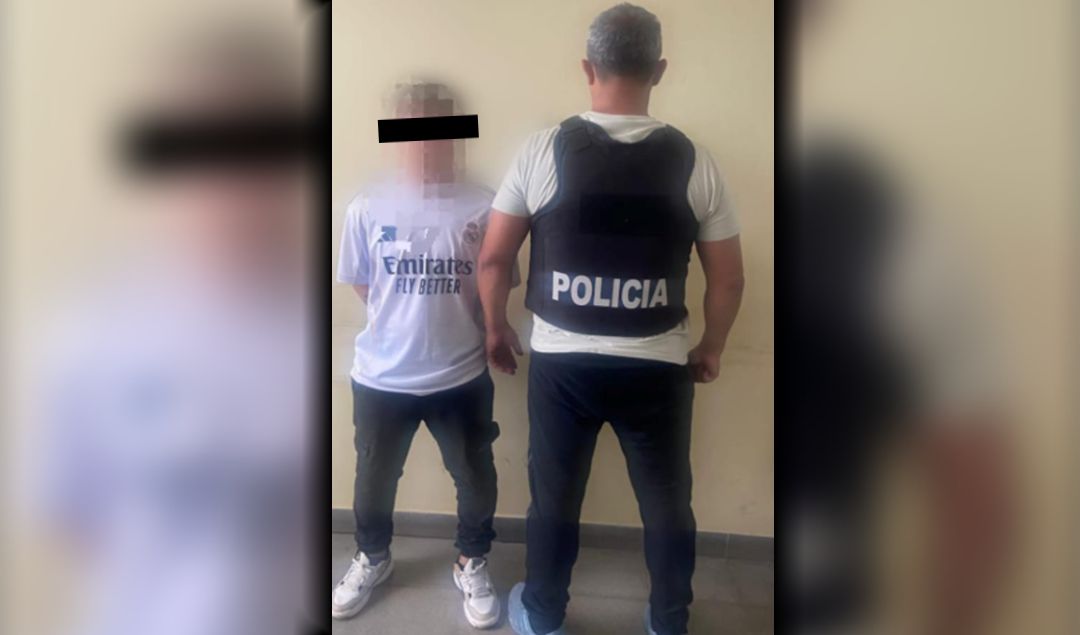 El joven de 22 años acusado de asesinar a Javier Martínez fue aprehendido en la intersección de Ferreyra y Beltrán, en la localidad de La Emilia, tras un operativo certero llevado adelante por las fuerzas policiales. El detenido enfrentará cargos por homicidio, luego de ejecutar a Martínez de un disparo en el rostro en plena vía pública.