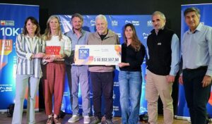 En el día de hoy, autoridades de la Fundación Manos que Dan recibieron de manera simbólica un cheque por $60.932.557,50, correspondiente al total recaudado durante la tradicional Maratón 10K organizada por Ternium. La donación será destinada a la construcción de una nueva cocina, con el objetivo de fortalecer el trabajo de asistencia al recién nacido que lleva adelante la institución.