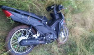 Una motocicleta Honda Wave fue hallada abandonada en un descampado ubicado en la zona de José Ingenieros y Entre Ríos, en la ciudad de San Nicolás. El hecho ocurrió, cuando personal del Comando de Patrullas realizaba tareas de prevención en el lugar.