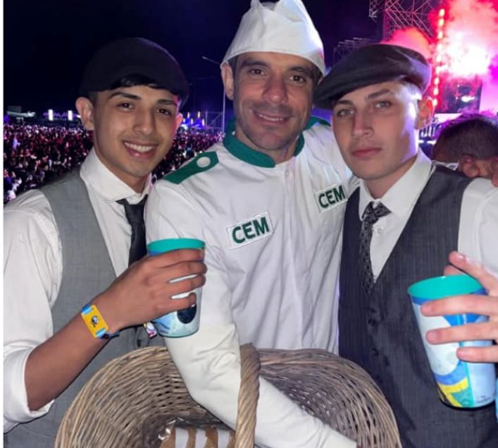 La primera mega fiesta de disfrases realizada el pasado sábado en el Autódromo de San Nicolás dejó postales de todo tipo, pero entre cientos de trajes coloridos hubo uno que se llevó todas las miradas por su esencia bien local. El dirigente político Manuel Passaglia sorprendió a todos al presentarse con un disfraz profundamente arraigado en la identidad nicoleña.