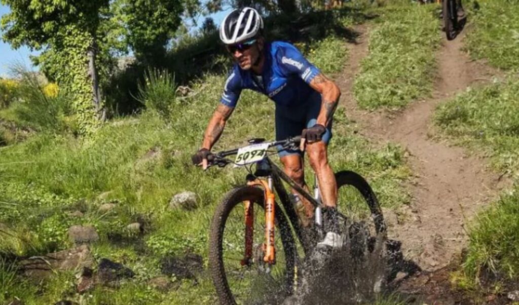 El reconocido corredor nicoleño de mountain bike, Facundo “El Perro” Tizi, logró una destacada participación en la exigente competencia Rally de la Sierra, disputada el pasado 2 de noviembre en la ciudad de Tandil. El evento es considerado uno de los desafíos más duros y prestigiosos del mountain bike argentino, reuniendo a referentes de todo el país.