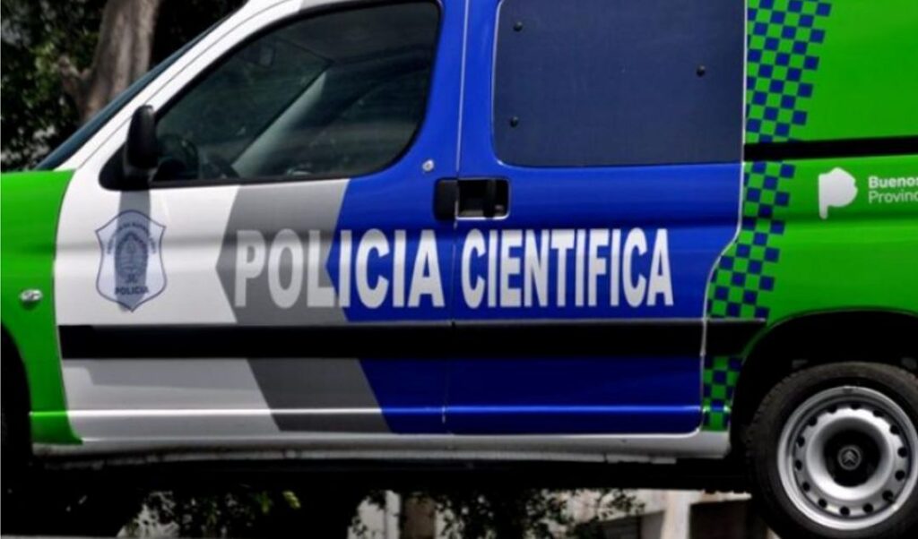 Un profundo pesar conmueve a los vecinos del barrio Moreno tras conocerse el trágico fallecimiento de una joven de 18 años. Según trascendió, la joven, identificada como Ramiro Salazar, habría tomado la difícil decisión de quitarse la vida en su domicilio ubicado en calle Piñero.