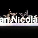 Los adornos navideños instalados por la Municipalidad de San Nicolás en distintos puntos de la ciudad generaron una enorme repercusión entre los vecinos y visitantes. Como ya es tradición en esta época del año, miles de personas buscan sacarse su postal navideña con la decoración que se ha convertido en un verdadero clásico local.