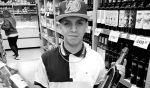 Familiares y amigos de Thiago Cruz, el joven menor de edad que fue brutalmente asesinado de un disparo por la espalda, lanzaron un pedido de ayuda a la comunidad para poder costear los gastos de su sepelio. El adolescente fue atacado junto a dos amigos, también menores de edad, en un hecho que generó profunda conmoción y dolor.