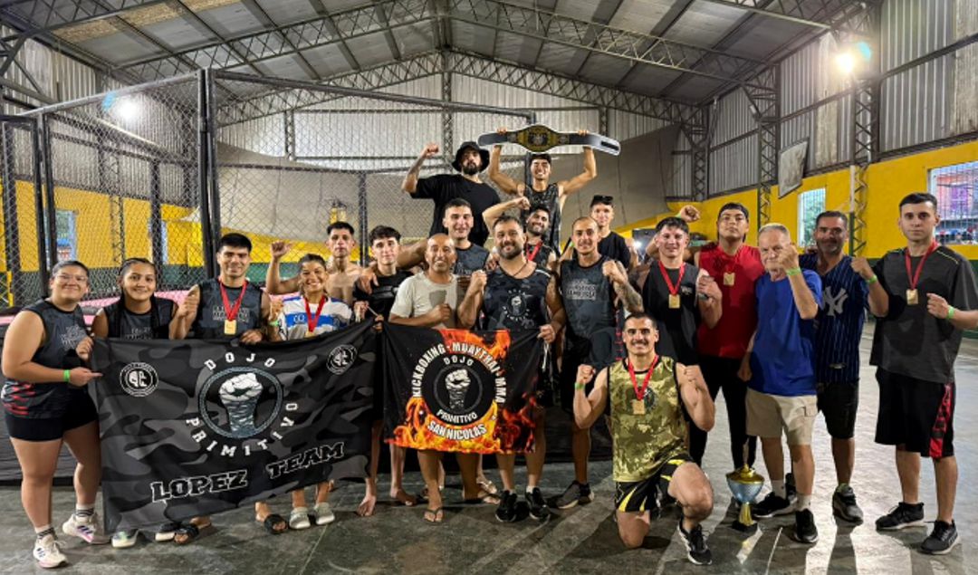 La academia de kickboxing y MMA a cargo del profesor Martín Núñez cerró el año competitivo con un balance sumamente positivo, destacándose en un importante encuentro internacional realizado el sábado 13 de diciembre en la ciudad de Garín, provincia de Buenos Aires. El evento formó parte del circuito de competencias pactadas para el cierre de la temporada y reunió a delegaciones de distintos puntos del país y del exterior.