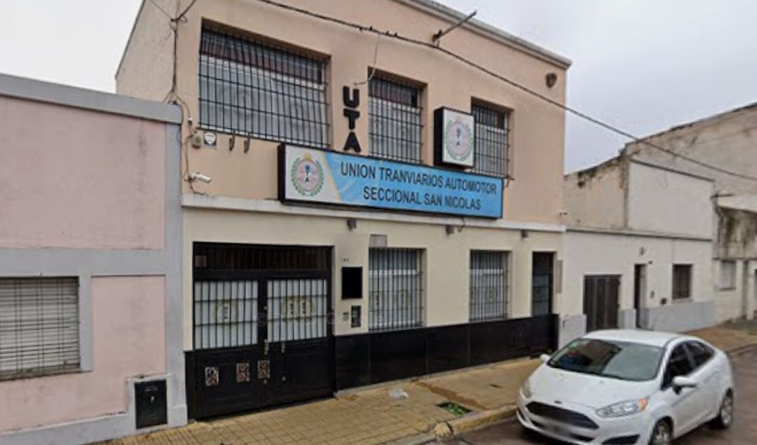 Momentos de alta tensión se vivieron este viernes por la mañana en la delegación de la Unión Tranviarios Automotor (UTA) de San Nicolás, en el marco del llamado a elecciones de delegados de la empresa Vercelli Hnos. S.A.. La situación derivó en disturbios, intervención policial y la asistencia médica de un afiliado que resultó lesionado.