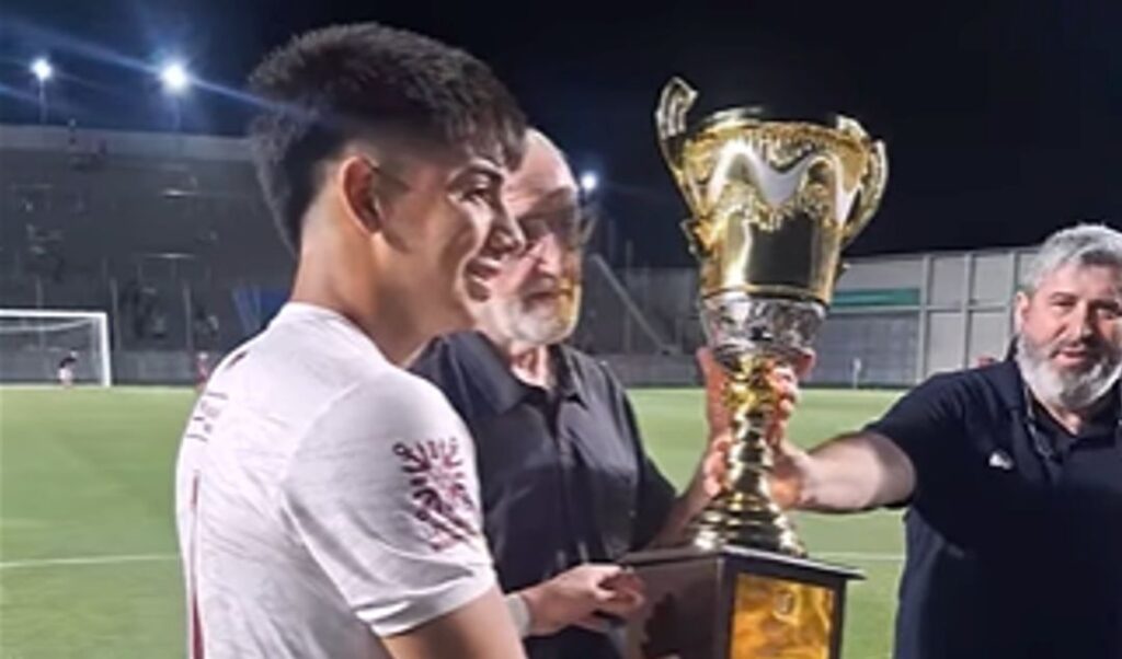 Defensores de Ramallo escribió una nueva página dorada en su historia al consagrarse campeón de la Primera División de la Liga Nicoleña de Fútbol, tras imponerse con autoridad por 4 a 1 ante La Emilia en la final del Torneo Héctor Storti.