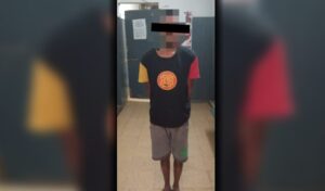 En horas de la tarde del domingo, personal del Comando de Patrullas de San Nicolás intervino en un grave episodio de violencia familiar ocurrido en la zona de León Gurciaga al 1300. Allí, los efectivos procedieron a la aprehensión de un hombre de 28 años, acusado de haber agredido brutalmente a su madre, una mujer de 41 años.