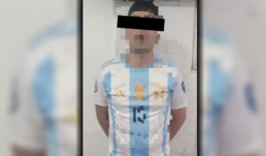 Un operativo policial se desplegó en la tarde de hoy en San Nicolás luego de que una mujer denunciara el robo de su teléfono celular, que pudo ser rastreado satelitalmente hasta una viviendas de la zona oeste de la ciudad. La intervención permitió la aprehensión de un sospechoso.