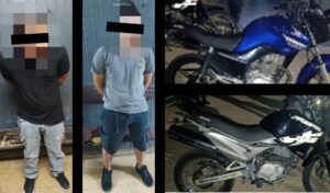 Efectivos de la Policía Local detuvieron a dos jóvenes durante un operativo realizado en la intersección de calles España y Colón, donde fueron interceptados mientras circulaban en dos motocicletas de procedencia dudosa y sin la documentación correspondiente.