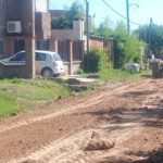 La Municipalidad de San Nicolás continúa desarrollando trabajos de mejora y mantenimiento de calles y zanjas en distintos barrios de la ciudad, como parte de un plan de obras que busca optimizar la circulación y las condiciones de vida de los vecinos.
