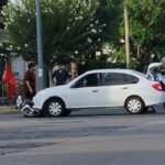 Un motociclista fue atropellado este martes en la intersección de avenida Falcón y Brown, en San Nicolás, en un siniestro vial que generó preocupación entre los vecinos que presenciaron el hecho.