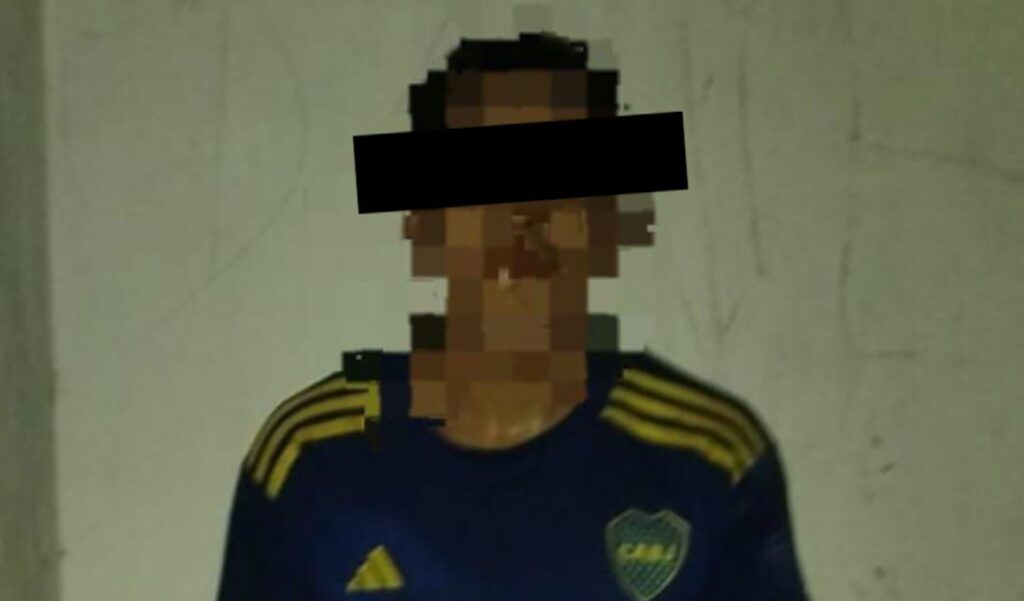 Un hombre de 27 años fue detenido en San Nicolás luego de ser sorprendido ingresando a una vivienda y de intentar darse a la fuga al advertir la presencia policial. El hecho ocurrió en la zona de calle José Rivas, entre Francia y Viamonte, y fue advertido por vecinos del lugar.