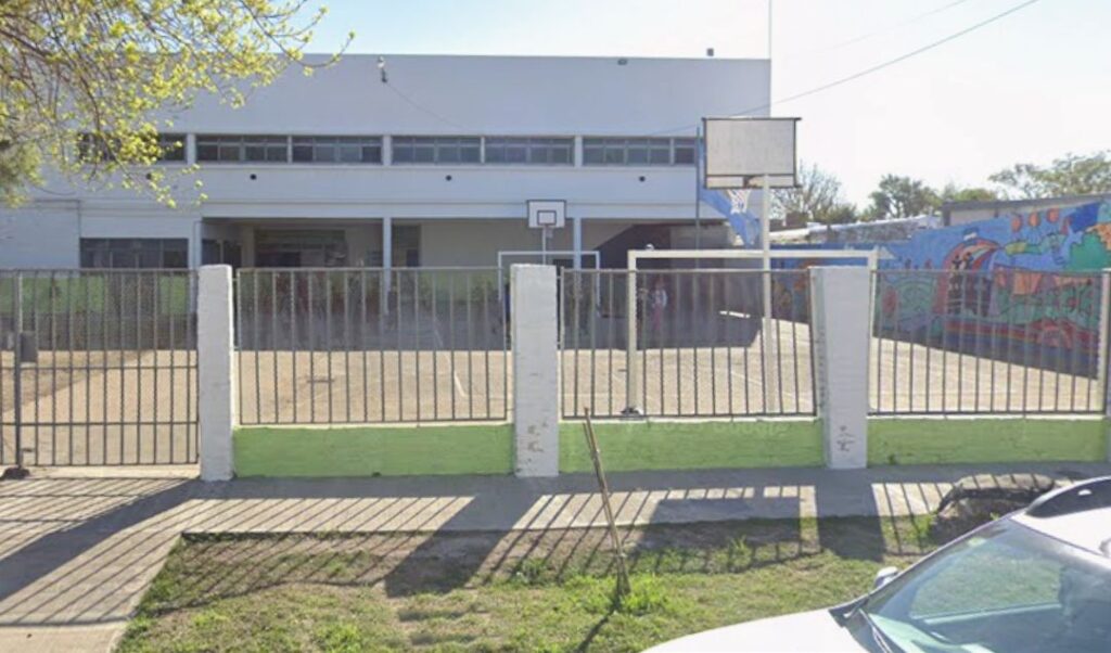 Un robo ocurrido en el establecimiento educativo donde funcionan la Escuela Primaria N° 32 y la Escuela Técnica N° 8, de Villa Riccio, fue esclarecido gracias al rápido accionar del personal policial del Destacamento La Emilia.