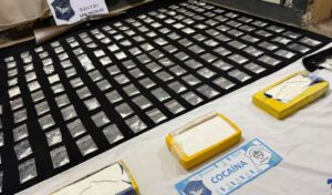 La Delegación del Tráfico de Drogas Ilícitas de San Nicolás cerró el año 2025 con un balance altamente positivo en su lucha contra el narcotráfico, tras desarrollar más de 50 investigaciones y concretar 117 allanamientos que permitieron desarticular numerosas organizaciones criminales en toda la región.