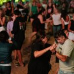 La primera luna del Veranico se vivió con un rotundo éxito, consolidando una vez más al festival como uno de los eventos más convocantes del verano. Miles de vecinos y turistas disfrutaron de una noche cargada de música, alegría y propuestas para toda la familia.