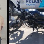 Un joven de 22 años fue aprehendido el 17 de febrero de 2026 luego de intentar agredir a efectivos de la Policía Local que lo interceptaron mientras circulaba en una motocicleta con irregularidades. El procedimiento fue llevado adelante en el marco de una recorrida preventiva.