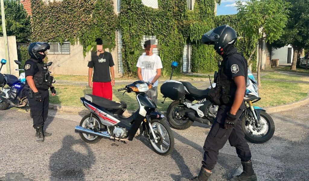 En respuesta a reiteradas denuncias de vecinos por ruidos molestos y disturbios, el municipio y las autoridades policiales llevaron adelante un mega operativo de control de motos, denominado “Operativo Saturación Sur”, con el objetivo de prevenir hechos ilícitos y contravenciones.
