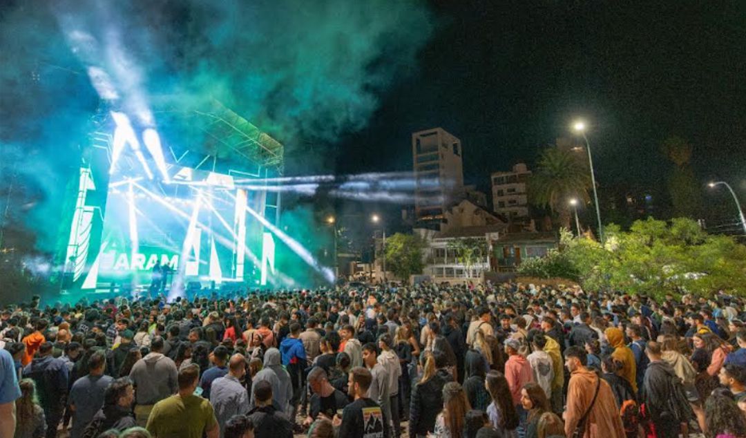 Del 13 al 16 de febrero, en el marco del fin de semana largo de carnaval, el Empedrado de la Costanera será nuevamente el escenario de la 10ª edición del Festival RICO, uno de los eventos más importantes de San Nicolás y la región. Con entrada libre y gratuita, la propuesta combina música en vivo, gastronomía y actividades para toda la familia a orillas del río Paraná.