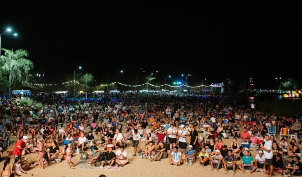 Con una gran convocatoria, Veranico tuvo un exitoso primer fin de semana en la Laguna Descubrí, consolidándose como una de las propuestas más atractivas del verano en la ciudad. Miles de vecinos y visitantes se acercaron para disfrutar de cuatro noches cargadas de música, entretenimiento y actividades al aire libre.