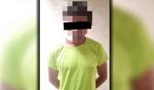 Un hombre de 30 años fue detenido acusado de agredir brutalmente a su pareja, una mujer de 31 años, a quien le provocó una contusión en la cabeza tras golpearla durante un violento episodio ocurrido en una vivienda de calle 12 de Marzo al 400.