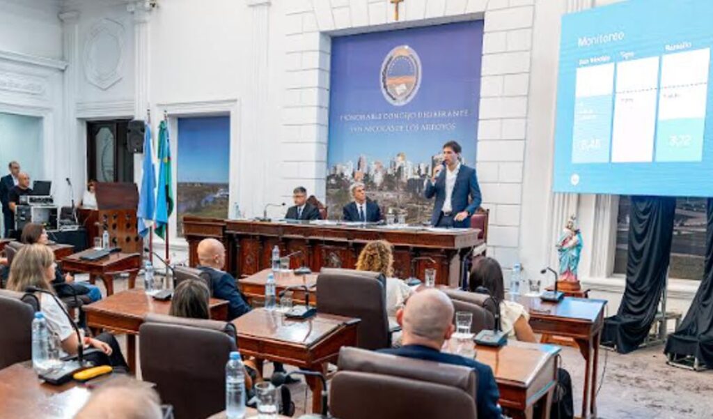 El intendente de San Nicolás de los Arroyos, Santiago Passaglia, participó este jueves de la apertura del 117º período de sesiones ordinarias del Honorable Concejo Deliberante de San Nicolás. El acto se llevó a cabo a las 7:30 de la mañana y contó con la presencia de concejales, funcionarios y representantes de distintas instituciones de la ciudad.