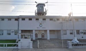 Un interno alojado en la Unidad Penitenciaria N° 3 de San Nicolás hizo público un reclamo en el que denuncia una presunta injusticia judicial. Se trata de Ramón Heredia Vázquez, quien asegura haber permanecido detenido durante más de cuatro años en una causa anterior por la que finalmente fue absuelto en un juicio por jurados.