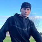 Un violento episodio generó profunda conmoción en la ciudad de Ramallo, donde un joven de 20 años, identificado como Santos Carreras, lucha por su vida tras haber sido brutalmente atacado durante una fiesta de cumpleaños de 15 años.