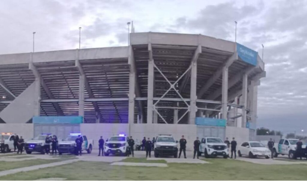 Un importante despliegue de seguridad se llevó a cabo el pasado 26 de marzo en la zona oeste de San Nicolás, en el marco de un “Operativo Saturación de Barrios” coordinado por distintas fuerzas policiales y áreas municipales. El procedimiento tuvo como principal objetivo prevenir delitos y desarticular posibles bandas delictivas que operan en la región.