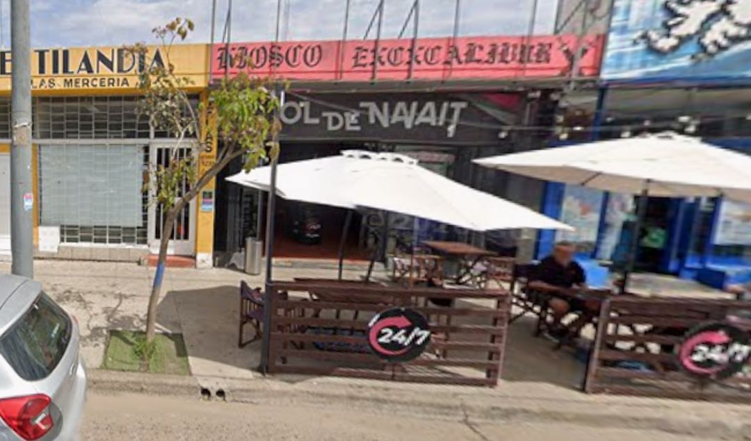 Un nuevo hecho de inseguridad volvió a encender la preocupación entre los comerciantes de la zona sur de San Nicolás de los Arroyos. En esta oportunidad, se registró un intento de robo en un kiosco ubicado sobre avenida Savio casi Cepeda, donde además los delincuentes agredieron al personal de seguridad privada del comercio, en un sector considerado altamente transitado y con fuerte actividad comercial.