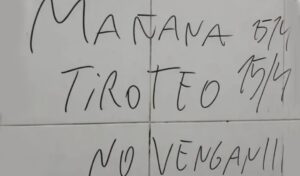 En los últimos días, una serie de mensajes con amenazas de tiroteos en establecimientos educativos generó preocupación en distintas instituciones del país. Los escritos, que comenzaron a viralizarse rápidamente, aparecieron en varios colegios sin estar dirigidos a una institución en particular, lo que incrementó la incertidumbre entre autoridades, docentes y familias.