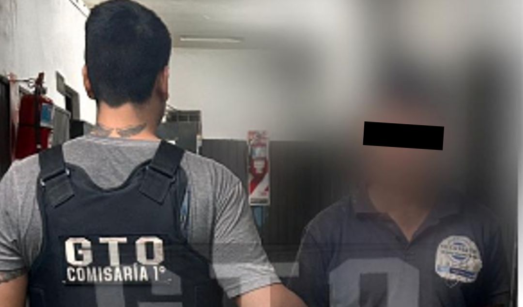 📣DETENIDO EN SAN NICOLÁS UN PRÓFUGO ACUSADO DE ABUSO SEXUAL CON ACCESO CARNAL. 🔷Un importante operativo policial permitió la detención en San Nicolás de un hombre de 32 años que se encontraba prófugo de la Justicia, acusado de abuso sexual agravado con acceso carnal por un hecho ocurrido en la provincia de Corrientes. El procedimiento se concretó el pasado 22 de abril tras una serie de tareas investigativas llevadas adelante por personal de la Comisaría Primera. 🚨Te invitamos a darle Me gusta👍y compartir↪️la publicación. 📄Link para ver el vídeo y leer la nota completa: 👇👇👇 https://quepasaensannicolas.com/detenido-en-san-nicolas-un-profugo-acusado-de-abuso-sexual-con-acceso-carnal/