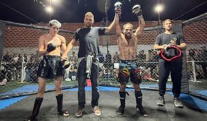 El peleador nicoleño Franco “El Lobo” Tombolesi se consagró campeón provincial de MMA tras una destacada actuación en la ciudad de San Pedro. El título, otorgado por la federación WPC, llegó luego de imponerse por decisión unánime frente a un rival exigente, al que logró dominar de principio a fin.