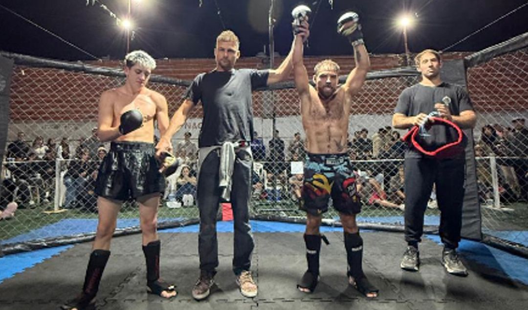 El peleador nicoleño Franco “El Lobo” Tombolesi se consagró campeón provincial de MMA tras una destacada actuación en la ciudad de San Pedro. El título, otorgado por la federación WPC, llegó luego de imponerse por decisión unánime frente a un rival exigente, al que logró dominar de principio a fin.
