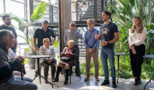 En un encuentro realizado en la Municipalidad de San Nicolás, el intendente Santiago Passaglia encabezó la entrega de 10 escrituras a familias de la ciudad, quienes a partir de ahora cuentan con el título legal de sus viviendas.